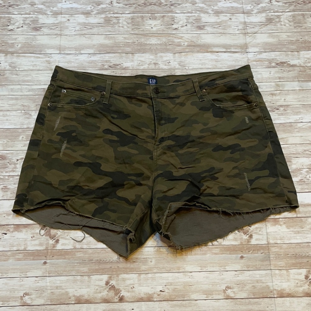 Gap size 20 camo denim cutoffs 5 inch
